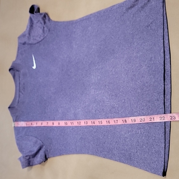 Nike Size XS "The Nike Tee" Dri-Fit, Heathered Purple, Short Sleeve T Shirt, EUC - Picture 8 of 11